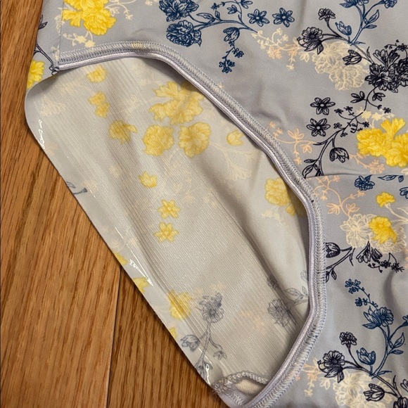 NWT Soma Vanishing Edge Retro Brief Medium - Picture 2 of 4